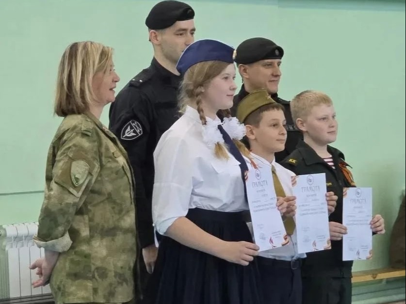 В гимназии прошел Смотр строя и песни, посвящённый Дню Победы в Великой Отечественной войне..