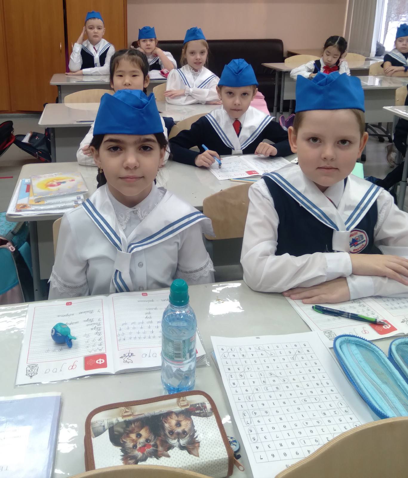 &amp;quot;Бескозырка белая, в полоску воротник...&amp;quot;.